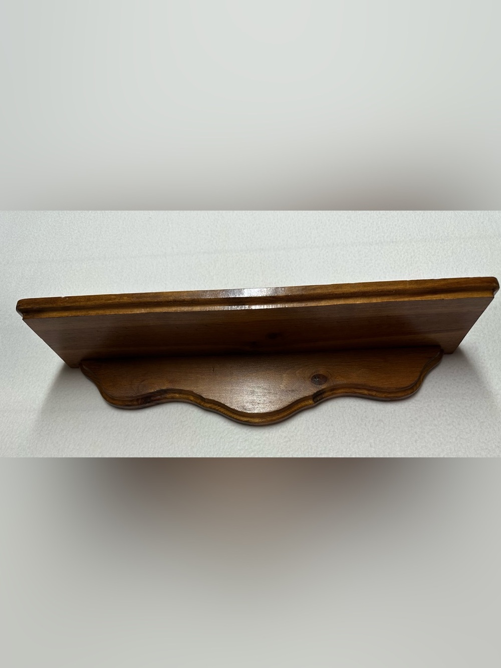 Vintage Hardwood Wall Shelf – Classic Curved Edge • Beveled Ledge